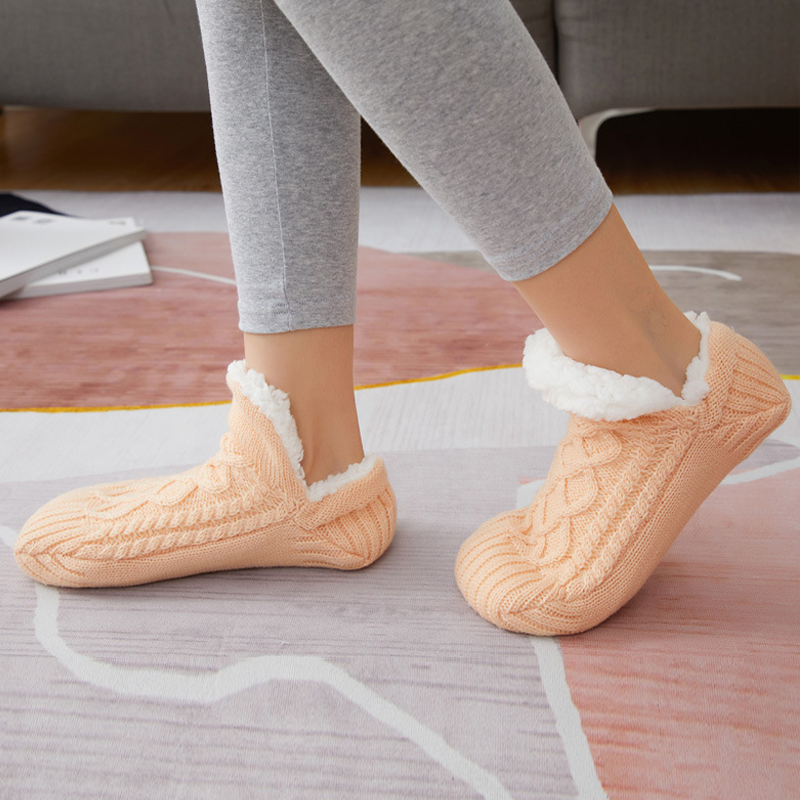 V-mond slipper-socks: Comfort and warmth for winter