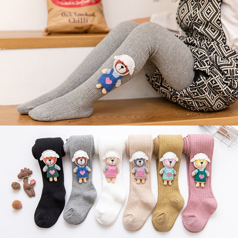 Medias para niñas: Estilo y confort con motivos de muñecas de dibujos animados