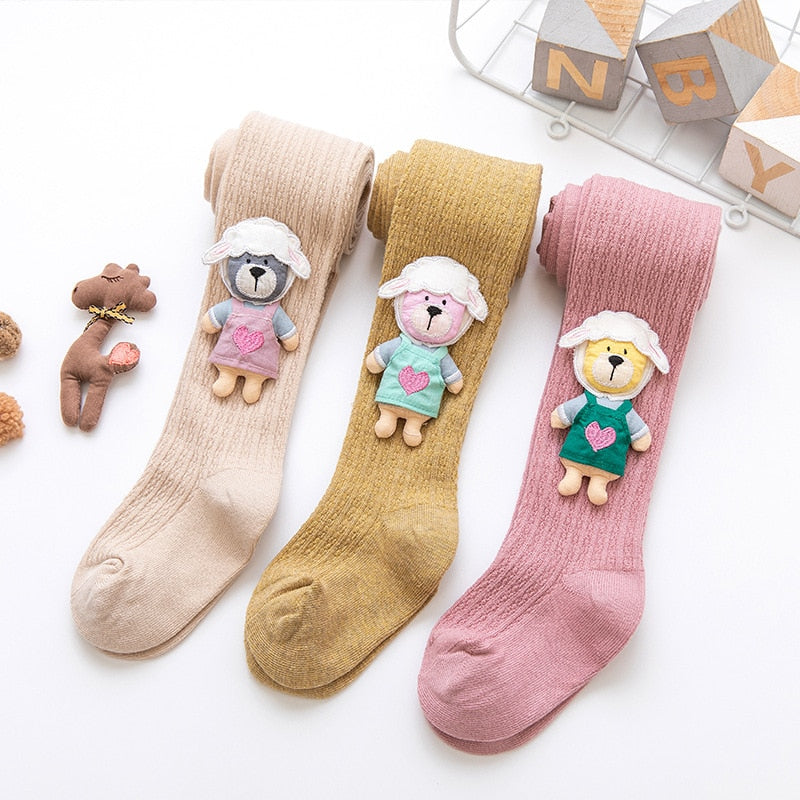 Medias para niñas: Estilo y confort con motivos de muñecas de dibujos animados